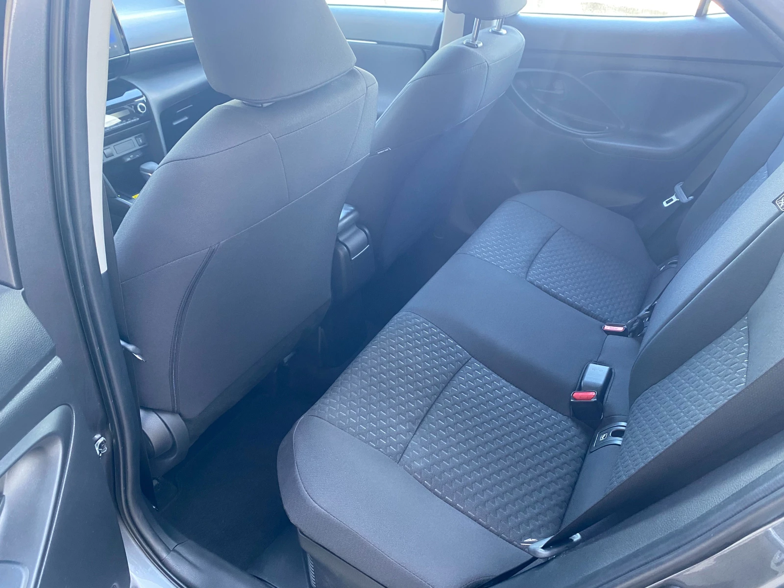 Toyota Yaris Cross 1.5 HEV Fancy, снимка 12 - Автомобили и джипове - 54538520