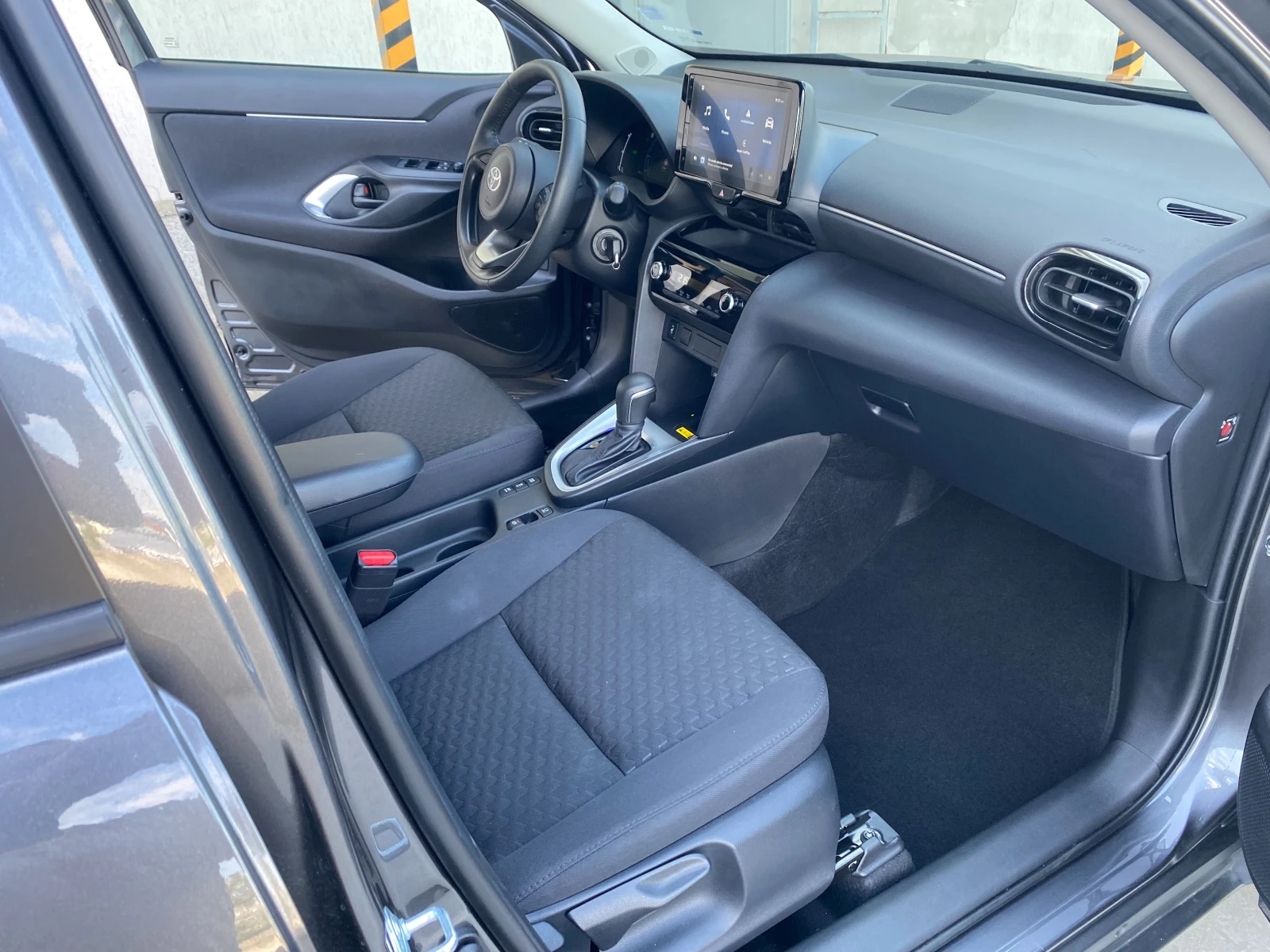 Toyota Yaris Cross 1.5 HEV Fancy, снимка 11 - Автомобили и джипове - 54538520
