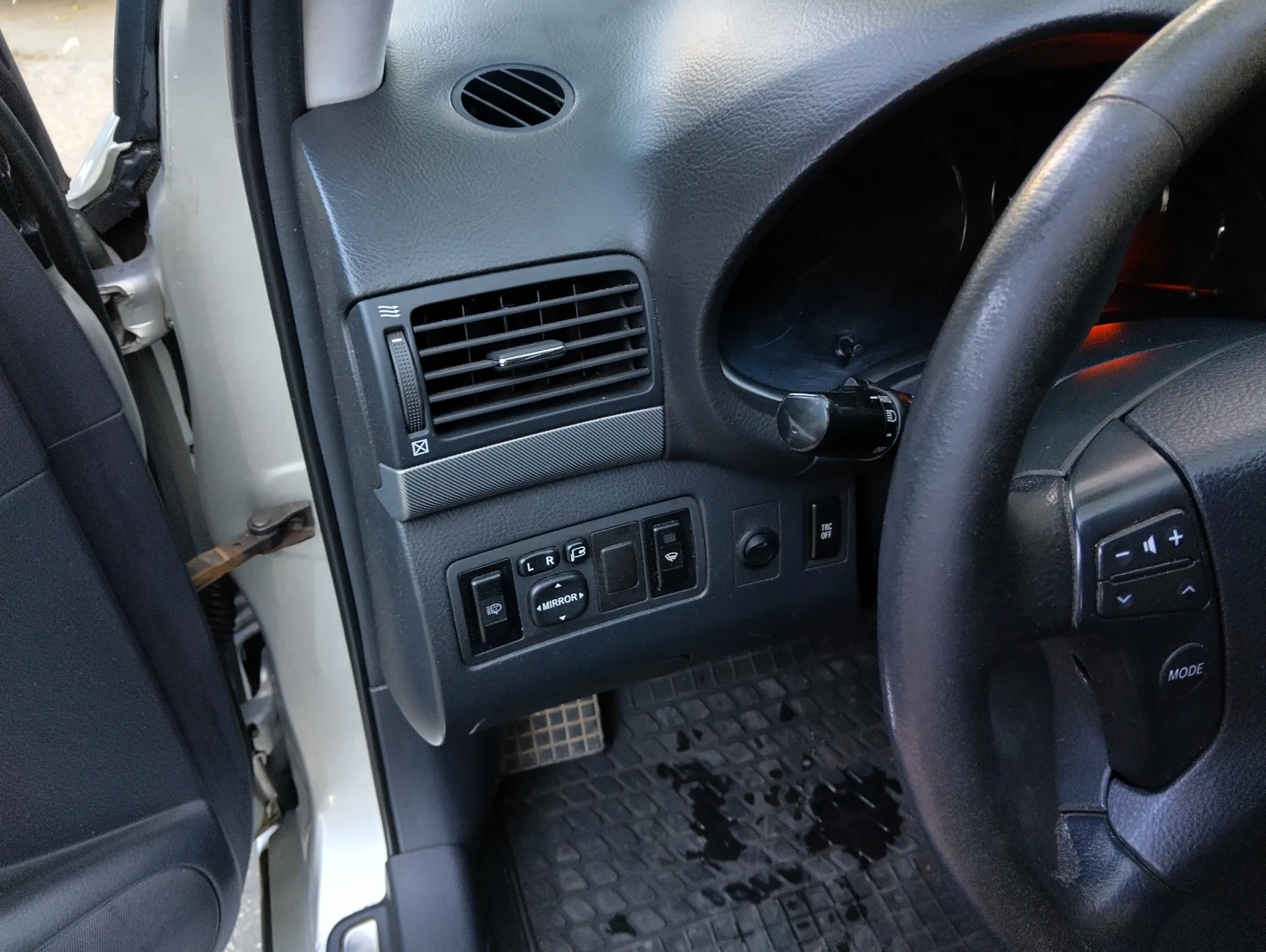 Toyota Avensis 2.2 D4D, снимка 6 - Автомобили и джипове - 54918134