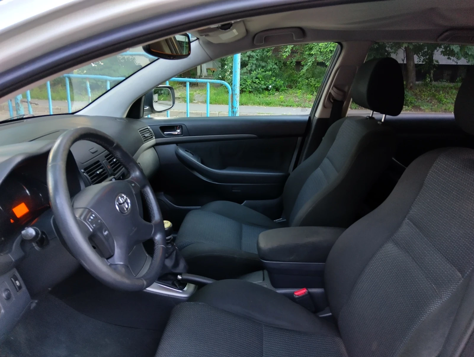 Toyota Avensis 2.2 D4D, снимка 5 - Автомобили и джипове - 54918134