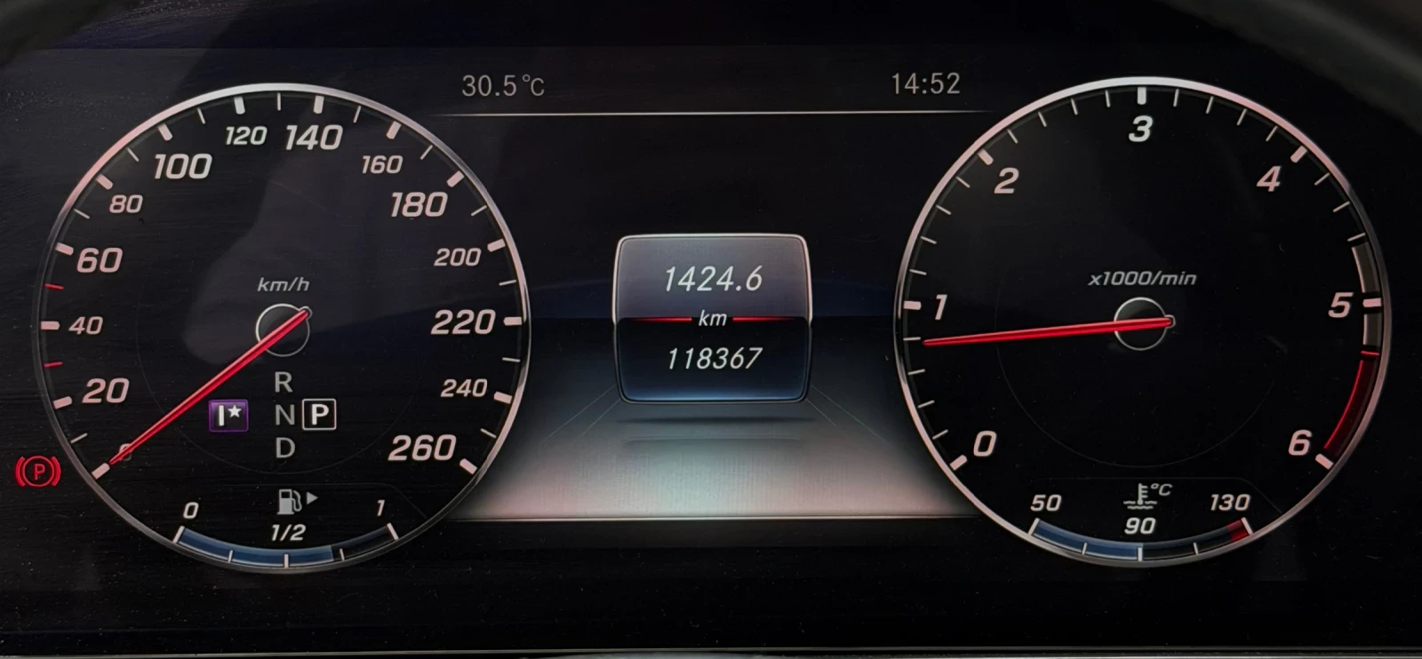 Mercedes-Benz E 220 Burmester/Pano/FULL, снимка 11 - Автомобили и джипове - 55011961