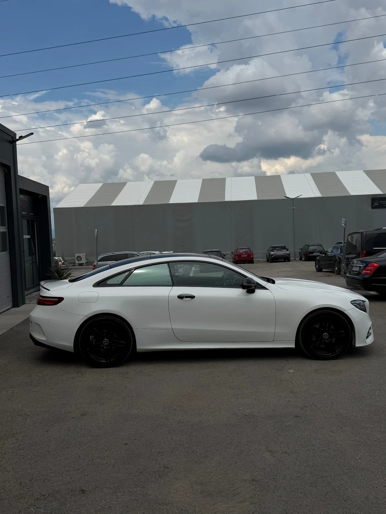 Mercedes-Benz E 220 Burmester/Pano/FULL, снимка 5 - Автомобили и джипове - 55011961