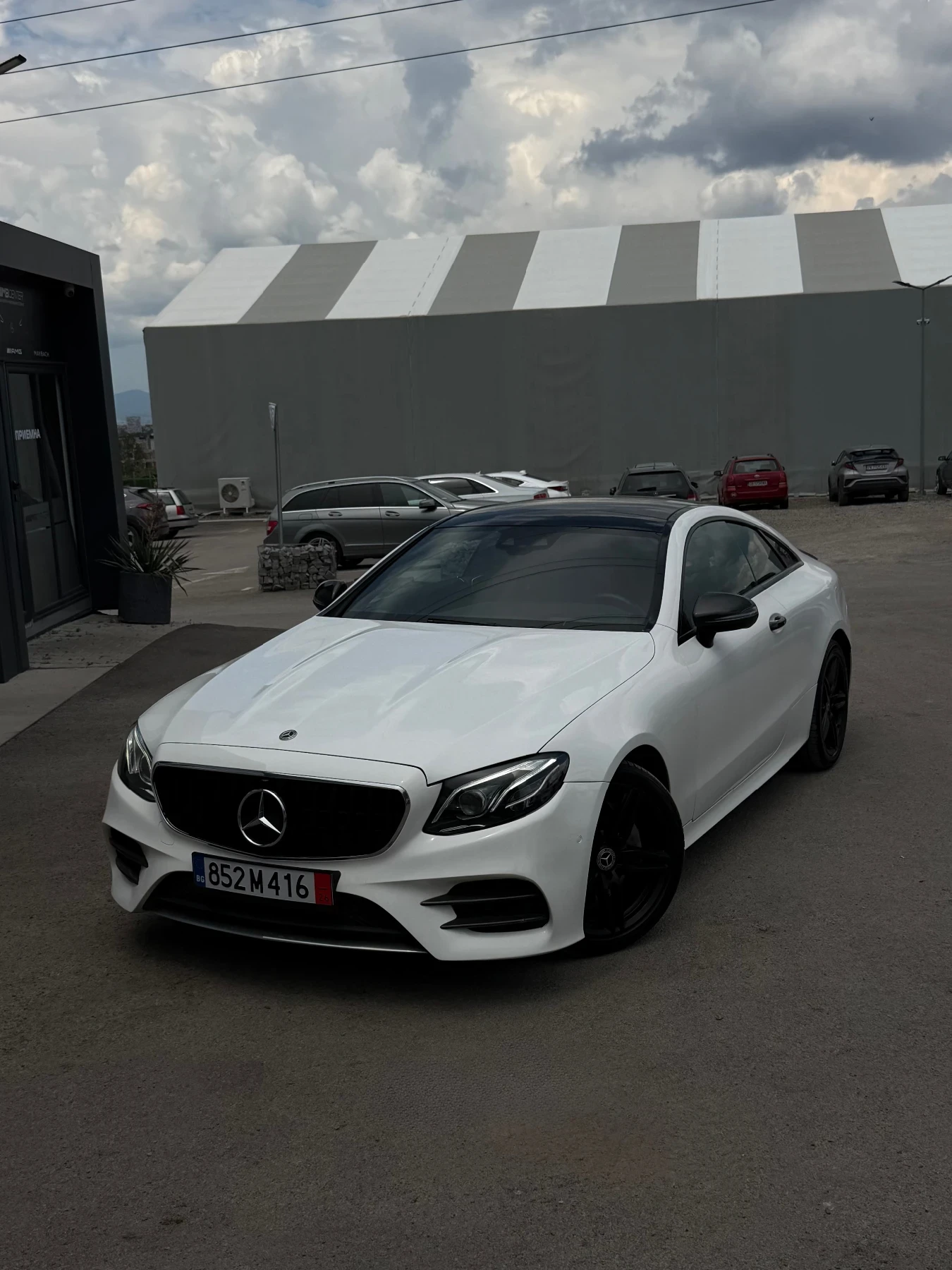 Mercedes-Benz E 220 Burmester/Pano/FULL, снимка 2 - Автомобили и джипове - 55011961