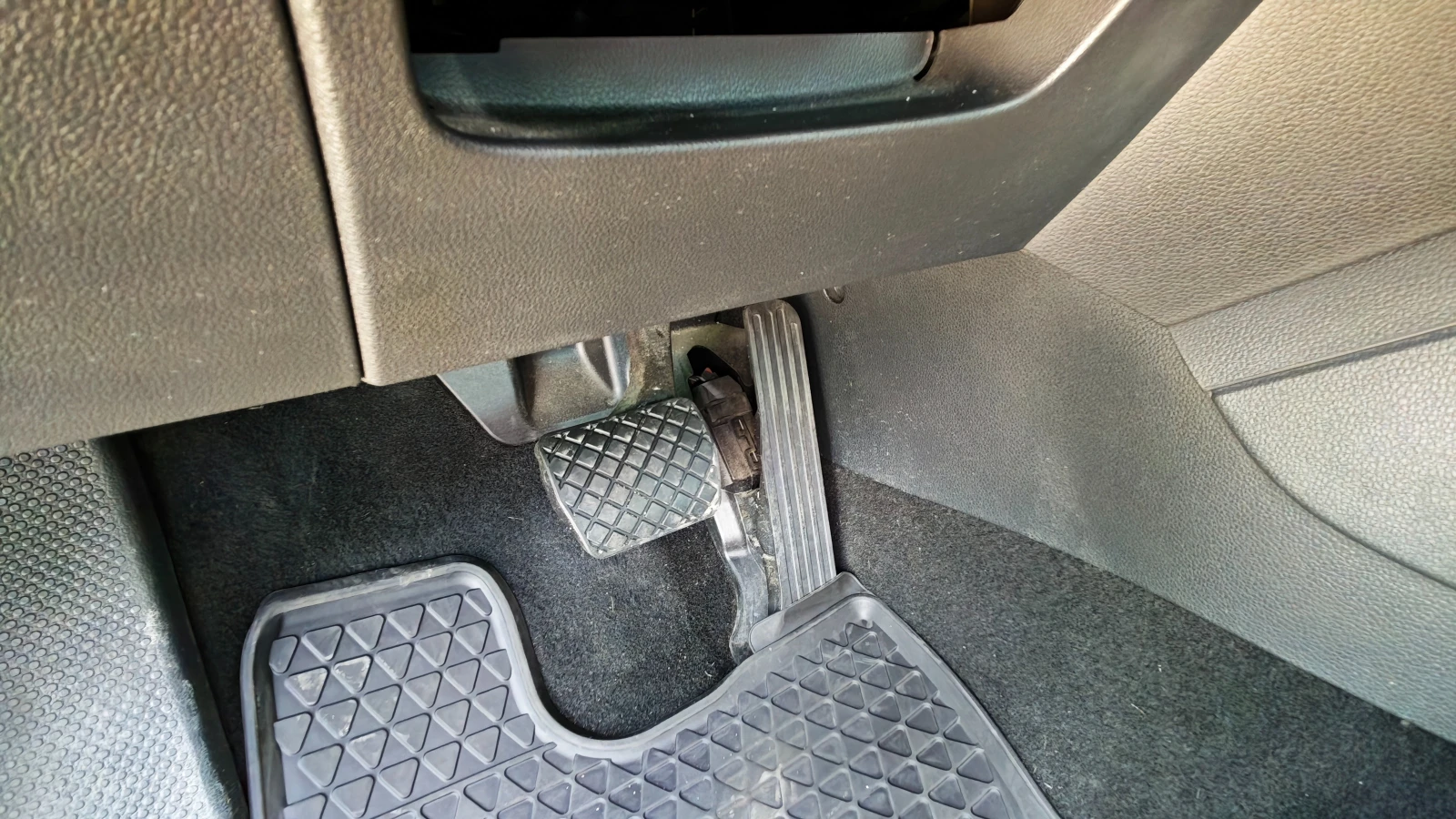 VW Jetta 2.0 TDI, снимка 15 - Автомобили и джипове - 56103766