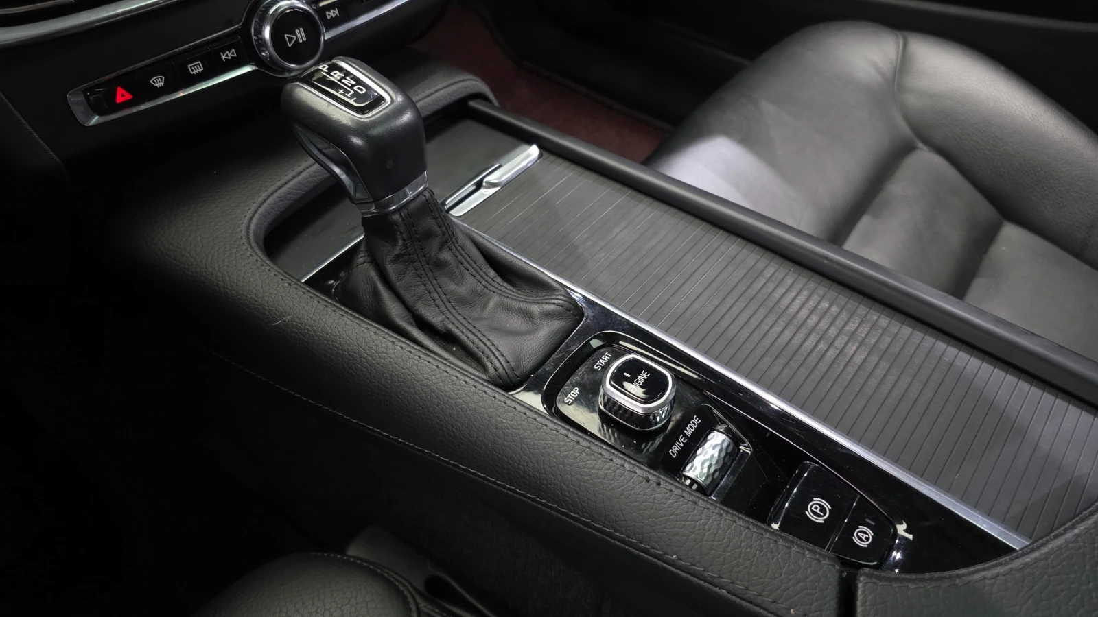 Volvo S90 T5 MOMENTUM, снимка 10 - Автомобили и джипове - 56117175