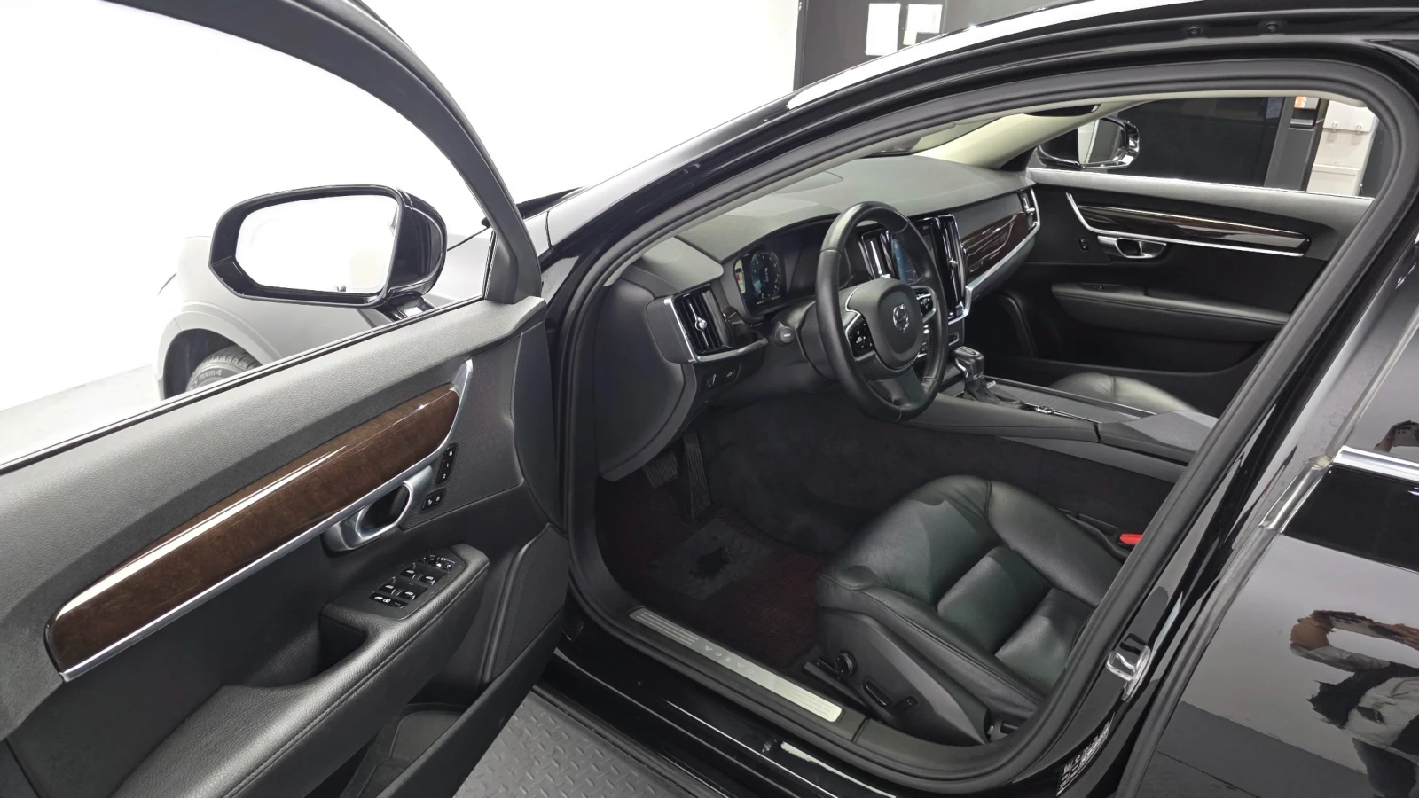 Volvo S90 T5 MOMENTUM, снимка 11 - Автомобили и джипове - 56117175