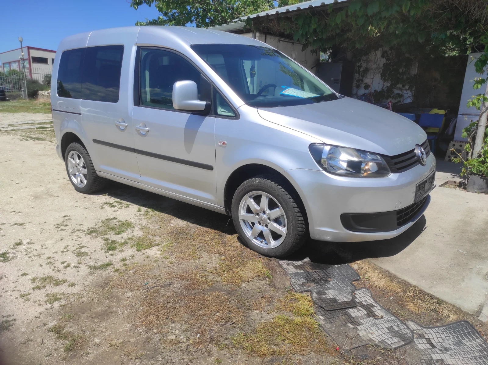 VW Caddy 2.0 TDI, снимка 2 - Автомобили и джипове - 56261354