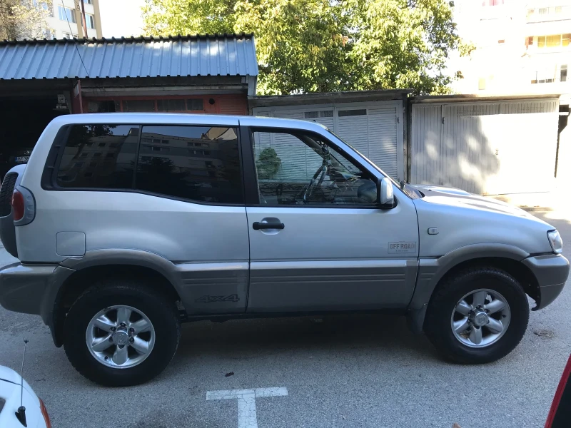 Nissan Terrano, снимка 8 - Автомобили и джипове - 47444266