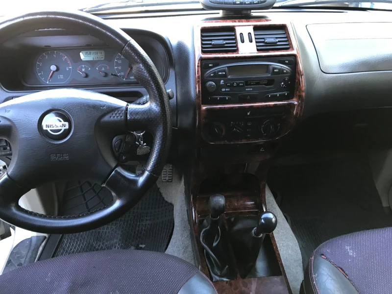 Nissan Terrano, снимка 11 - Автомобили и джипове - 47444266