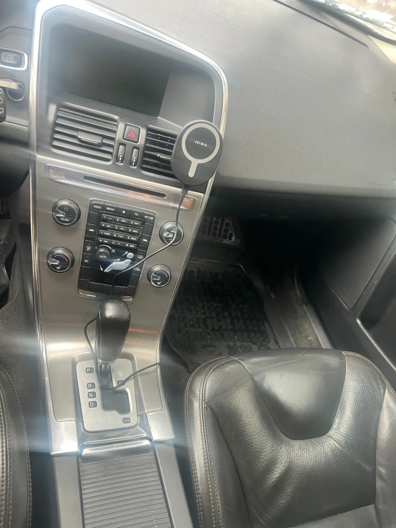 Volvo XC60 3.0 Т, снимка 16 - Автомобили и джипове - 53352108