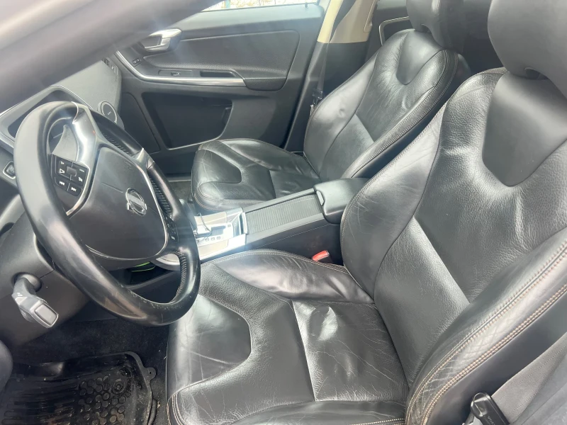 Volvo XC60 3.0 Т, снимка 10 - Автомобили и джипове - 53352108