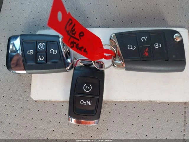 VW Tiguan 2.0T SE R-LINE, снимка 14 - Автомобили и джипове - 53372770