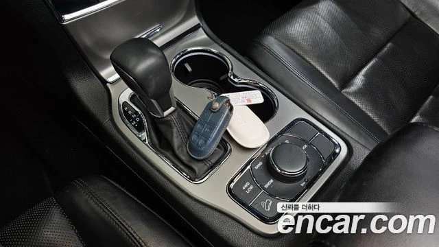 Jeep Grand cherokee 3.6 LIMITED| КАМЕРА| ПОДГРЕВ| ОБДУХВАНЕ| PANO, снимка 7 - Автомобили и джипове - 55789161