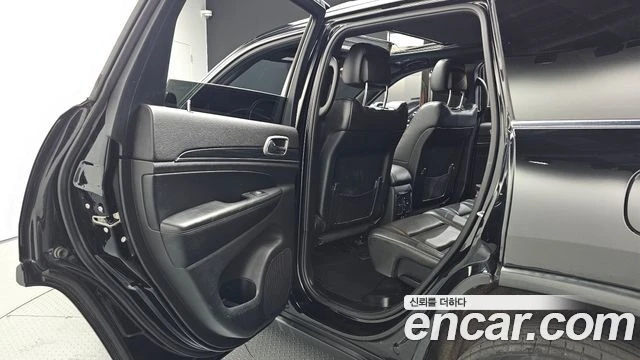Jeep Grand cherokee 3.6 LIMITED| КАМЕРА| ПОДГРЕВ| ОБДУХВАНЕ| PANO, снимка 11 - Автомобили и джипове - 55789161