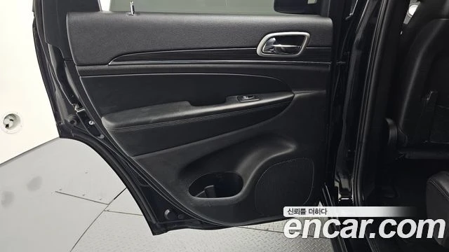 Jeep Grand cherokee 3.6 LIMITED| КАМЕРА| ПОДГРЕВ| ОБДУХВАНЕ| PANO, снимка 10 - Автомобили и джипове - 55789161
