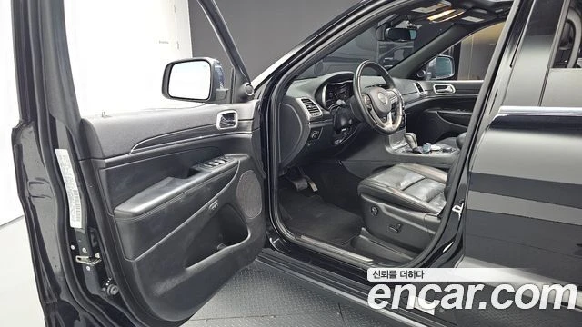 Jeep Grand cherokee 3.6 LIMITED| КАМЕРА| ПОДГРЕВ| ОБДУХВАНЕ| PANO, снимка 4 - Автомобили и джипове - 55789161