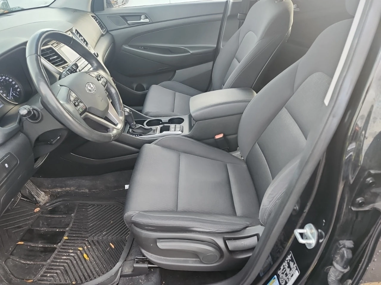 Hyundai Tucson * АВТО КРЕДИТ* ЦЕНА ДО БГ * СЕРВИЗНА ИСТОРИЯ *  - изображение 7