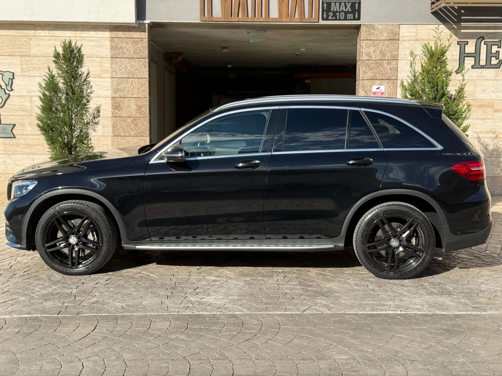 Mercedes-Benz GLC 220 4Matic AMG Line - изображение 8