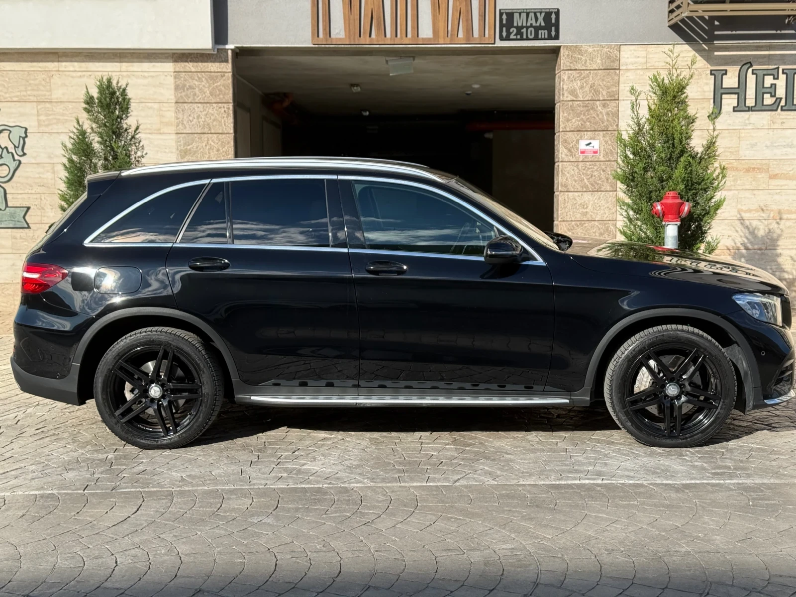 Mercedes-Benz GLC 220 4Matic AMG Line - изображение 4