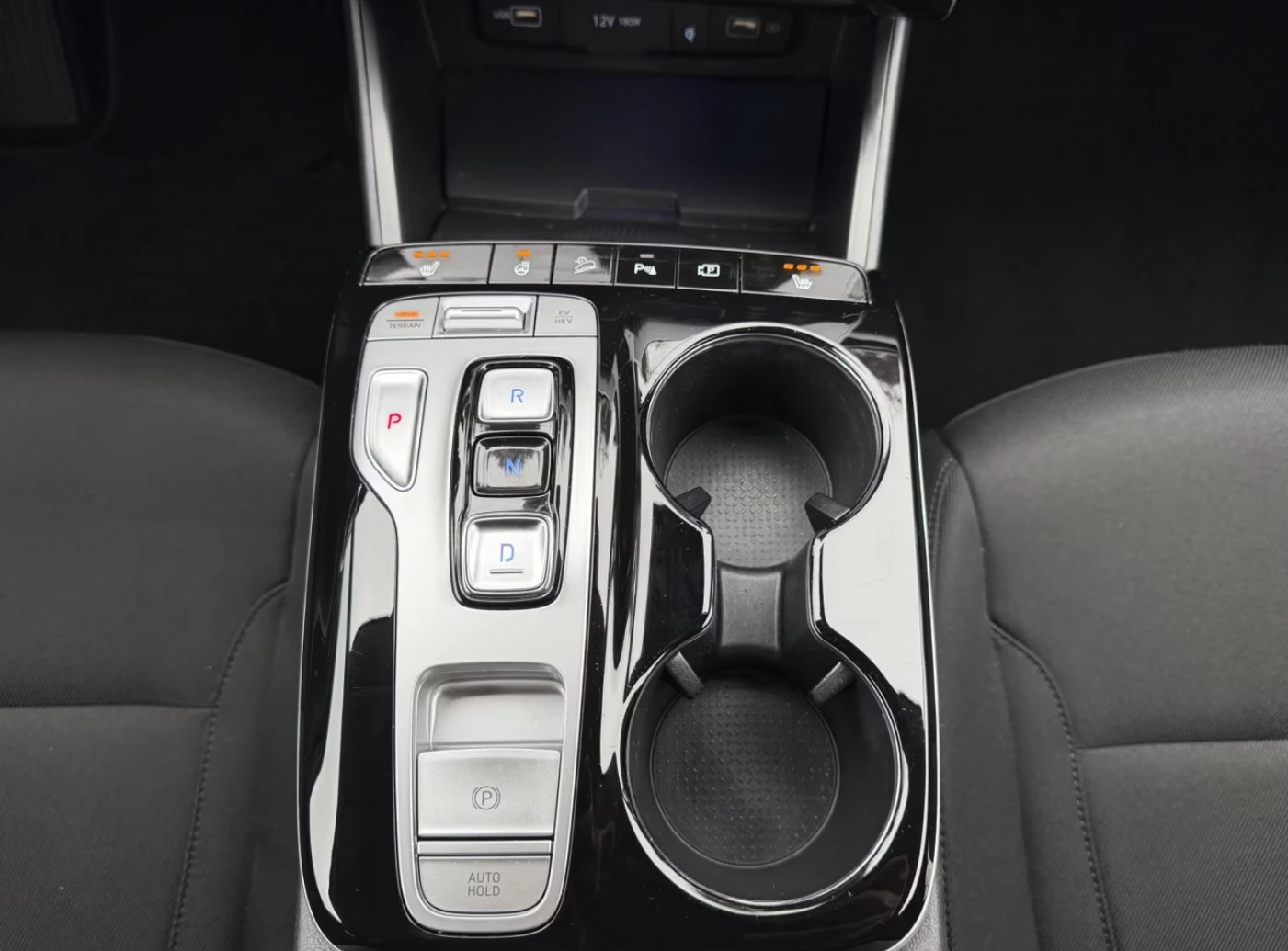 Hyundai Tucson 1.6 T-GDI, снимка 13 - Автомобили и джипове - 53769858