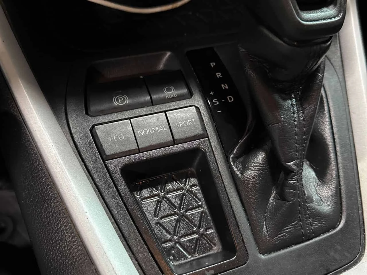 Toyota Rav4 * LE * 2 КЛЮЧА* ПОДГРЕВ* , снимка 12 - Автомобили и джипове - 54250977