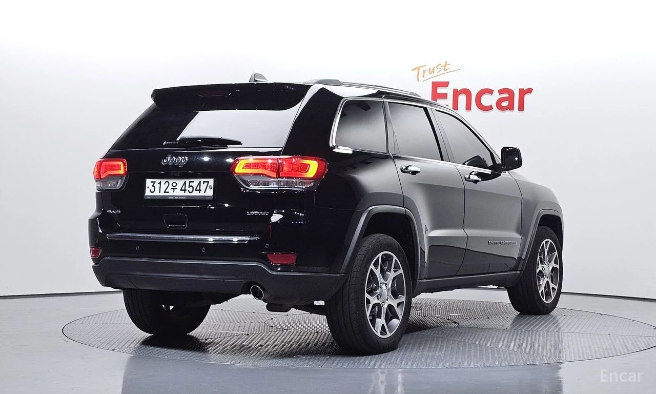 Jeep Grand cherokee 3.6 LIMITED| КАМЕРА| ПОДГРЕВ| ОБДУХВАНЕ| PANO, снимка 2 - Автомобили и джипове - 55789161
