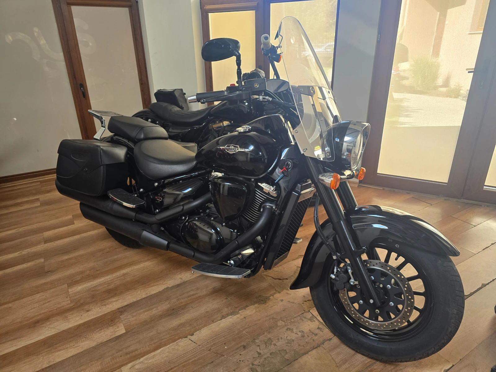 Suzuki Intruder C 800