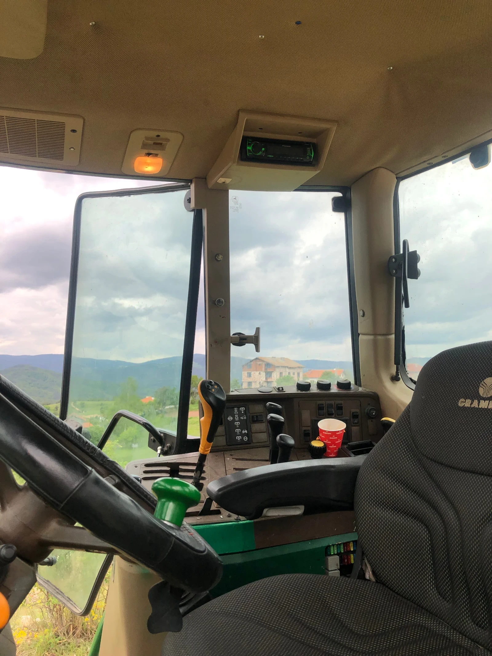 Трактор John Deere 6910 - изображение 4