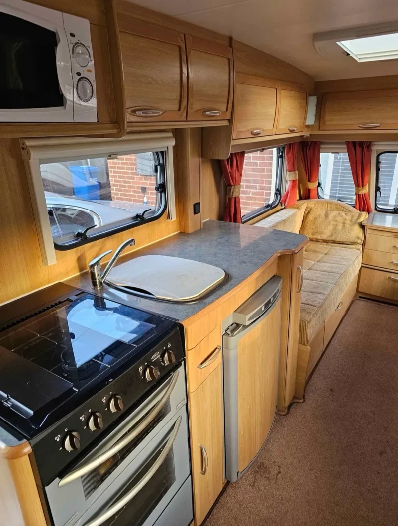 Каравана Hobby Lunar Quasar Ultima 524 , снимка 5 - Каравани и кемпери - 53391355