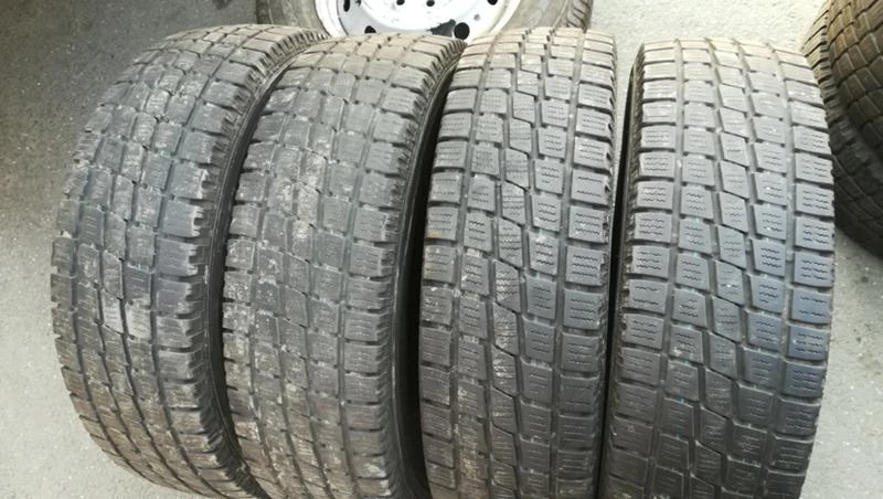 Гуми Зимни 215/75R16, снимка 1 - Гуми и джанти - 26741005