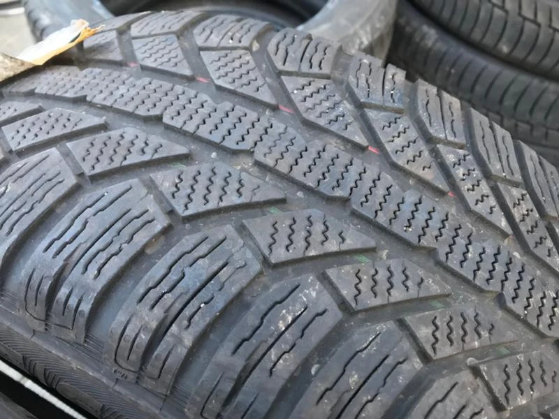 Гуми Зимни 215/60R16, снимка 1 - Гуми и джанти - 26998416