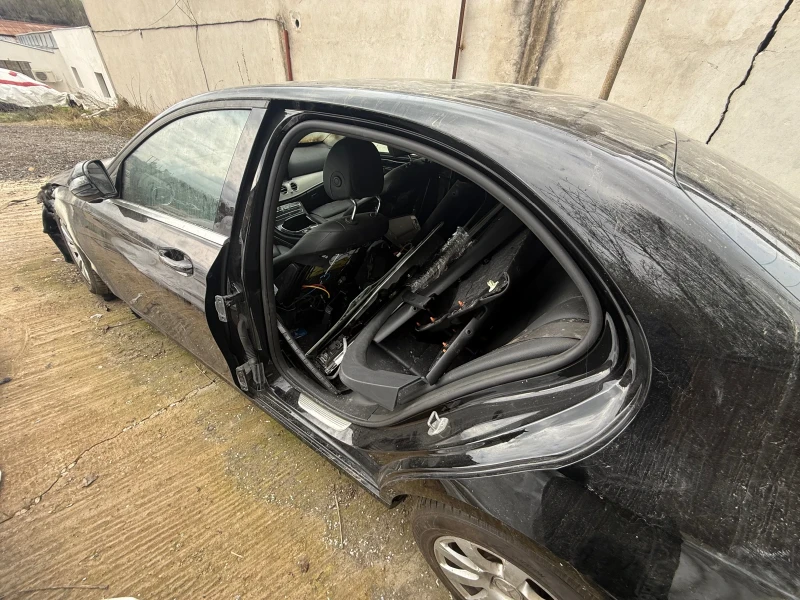 Mercedes-Benz E 220, снимка 8 - Автомобили и джипове - 44219356