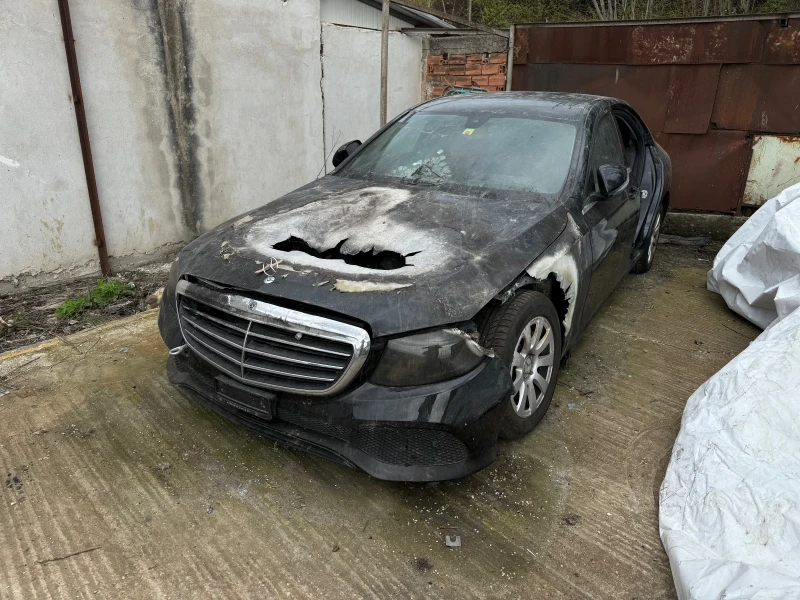 Mercedes-Benz E 220, снимка 3 - Автомобили и джипове - 44219356
