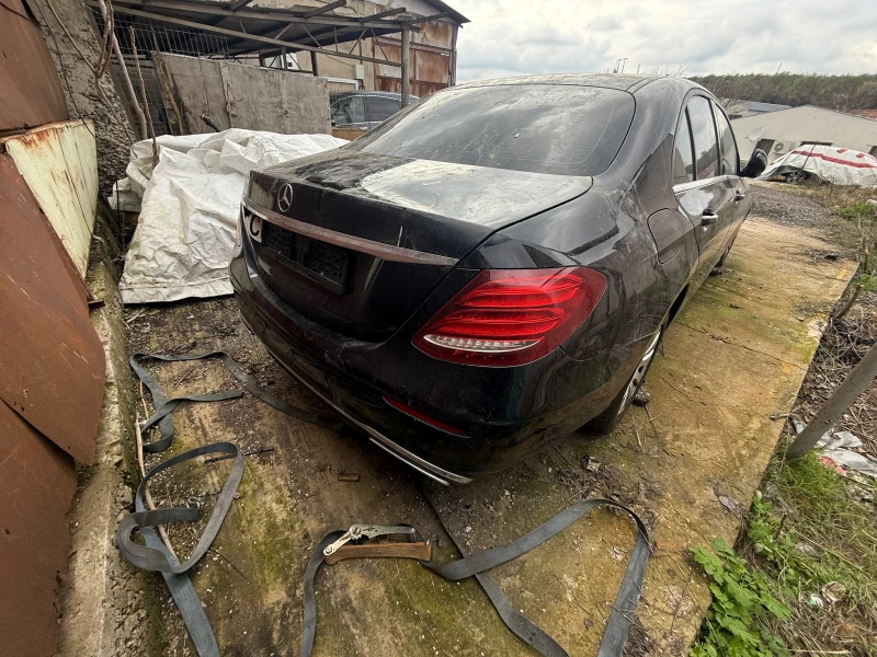 Mercedes-Benz E 220, снимка 5 - Автомобили и джипове - 44219356