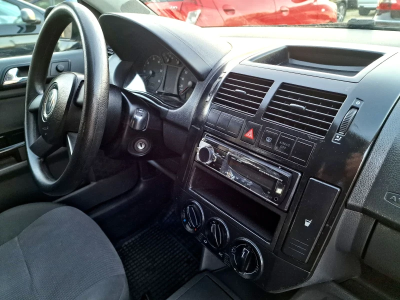 VW Polo 1.4i 117000km, снимка 10 - Автомобили и джипове - 48323171