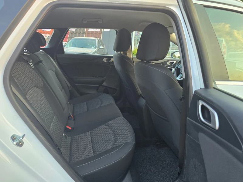 Kia Ceed 1.6CRDI/116ps/DCT7, снимка 10 - Автомобили и джипове - 51290564