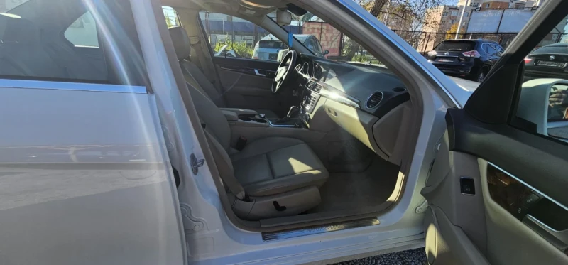 Mercedes-Benz C 250 4Matic, снимка 16 - Автомобили и джипове - 52742177