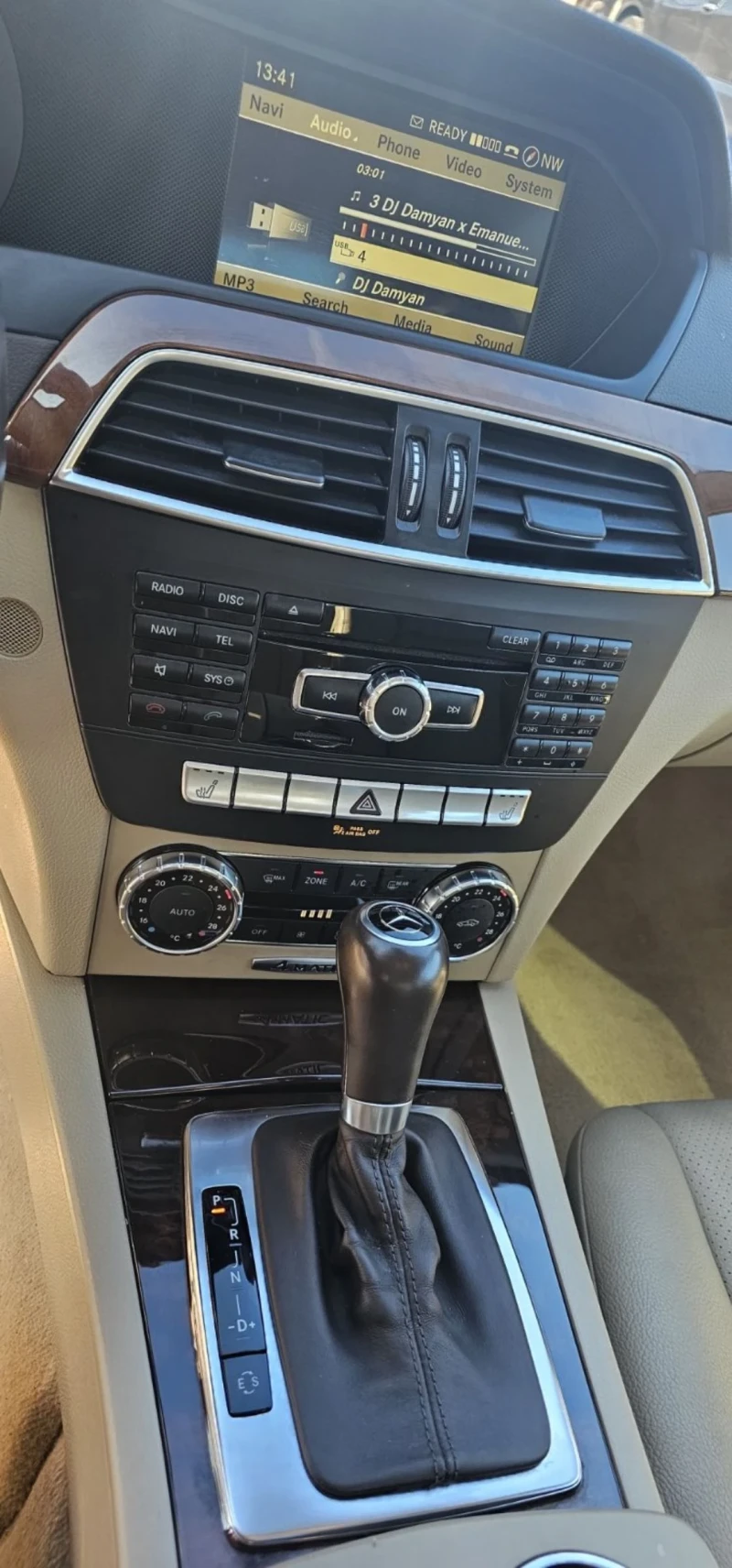 Mercedes-Benz C 250 4Matic, снимка 11 - Автомобили и джипове - 52742177