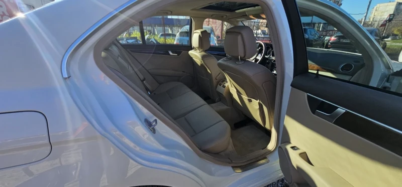 Mercedes-Benz C 250 4Matic, снимка 15 - Автомобили и джипове - 52742177