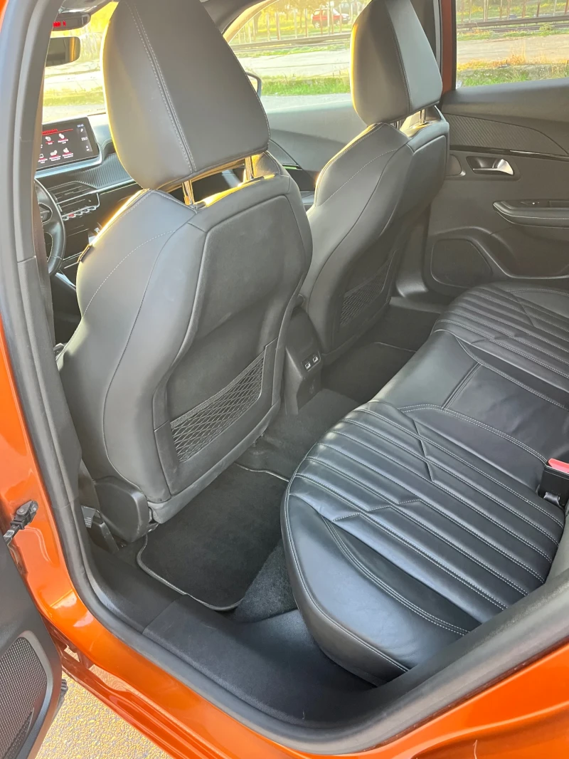 Peugeot 2008 1.2 PureTech GT Pack, снимка 11 - Автомобили и джипове - 53050694