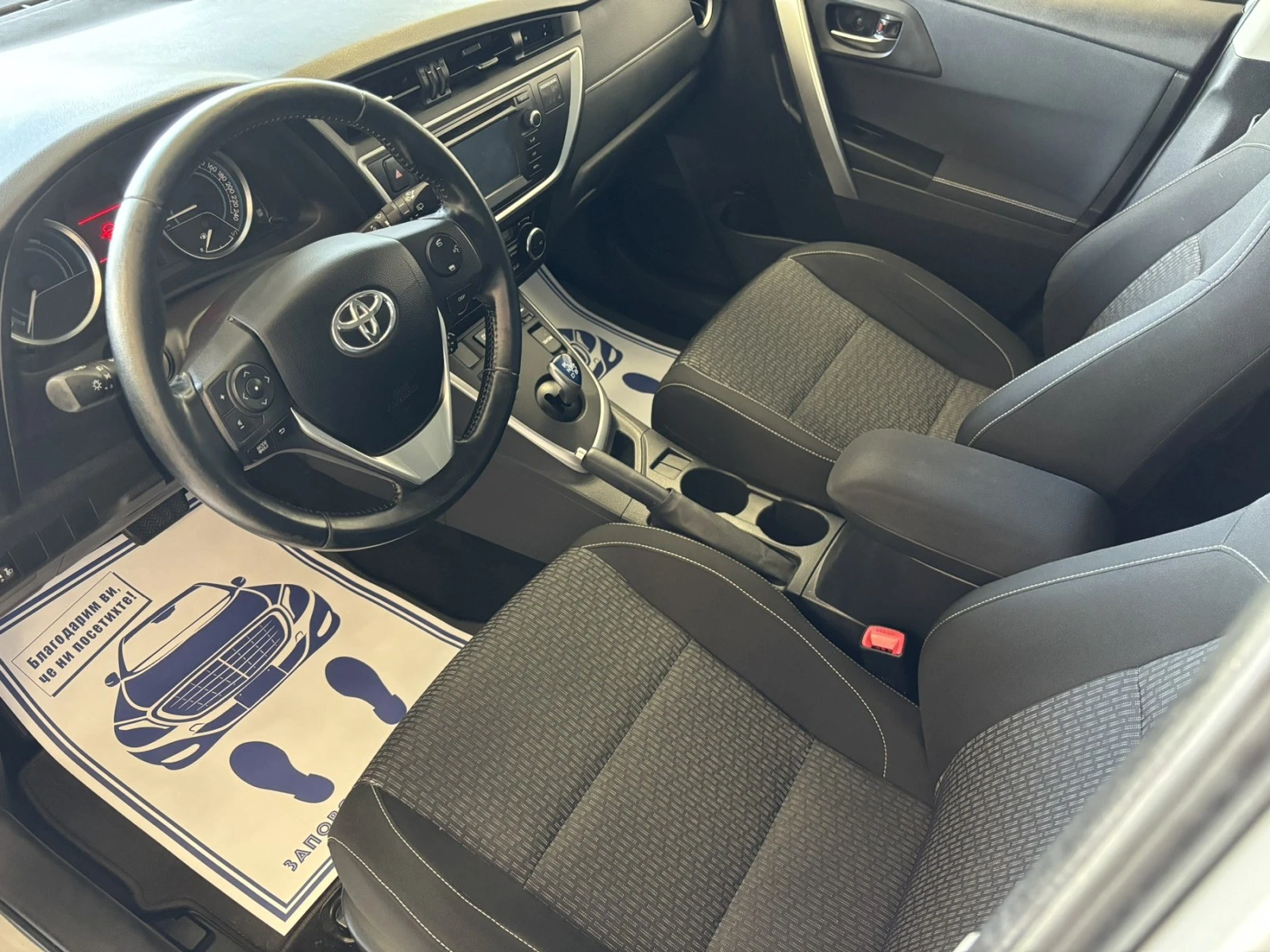 Toyota Auris 1.8 HYBRID - изображение 8