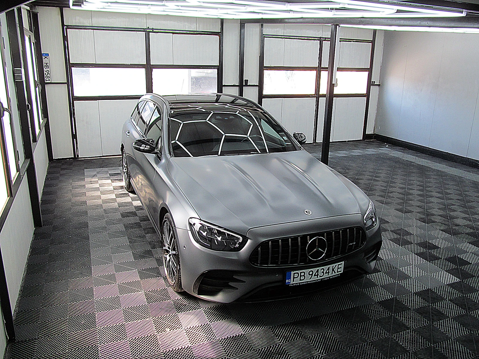 Mercedes-Benz E 300 AMG/4-MATIC/PANORAMA/СОБСТВЕН ЛИЗИНГ - изображение 6