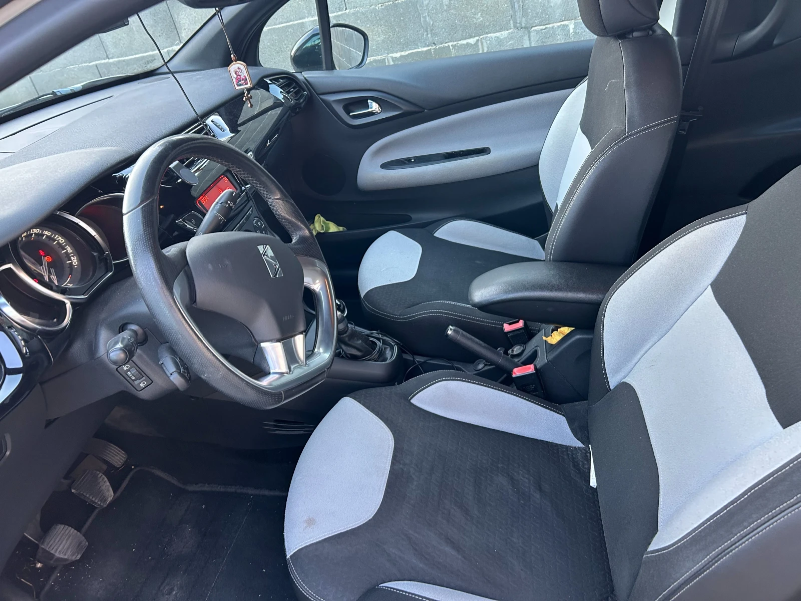 Citroen DS3 1.4 HDI - изображение 8