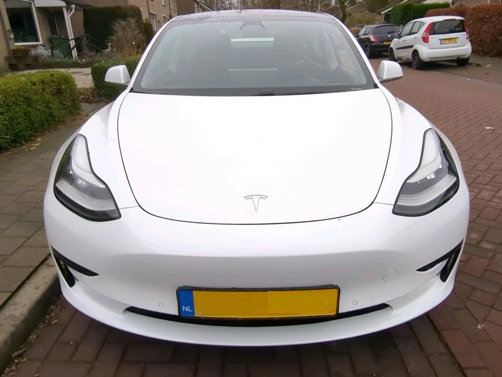 Tesla Model 3 Standard Range Plus - изображение 2