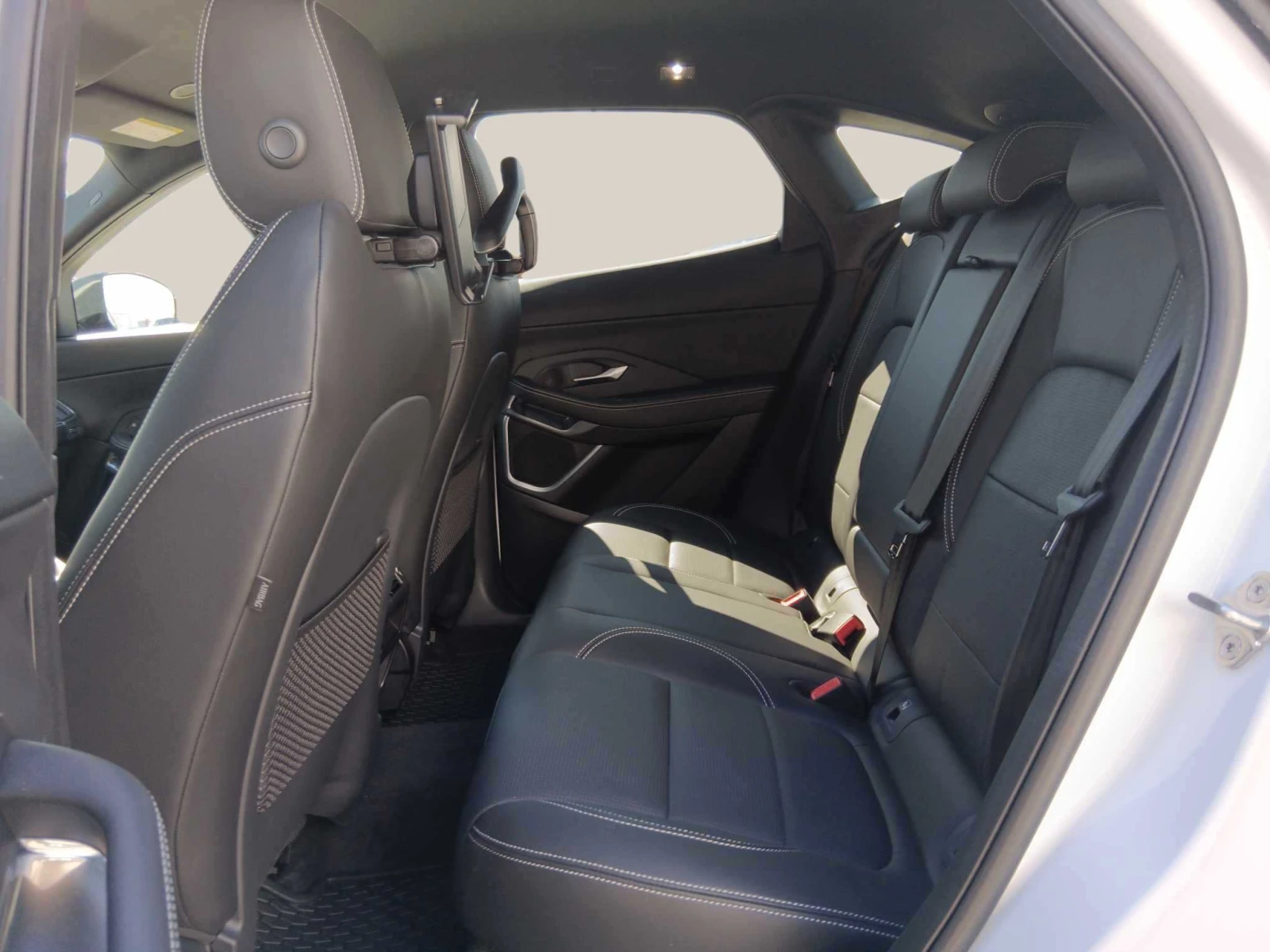 Jaguar E-pace 2.0 Litre T/C Petrol MHEV AWD 5 Door Auto 249PS - изображение 6