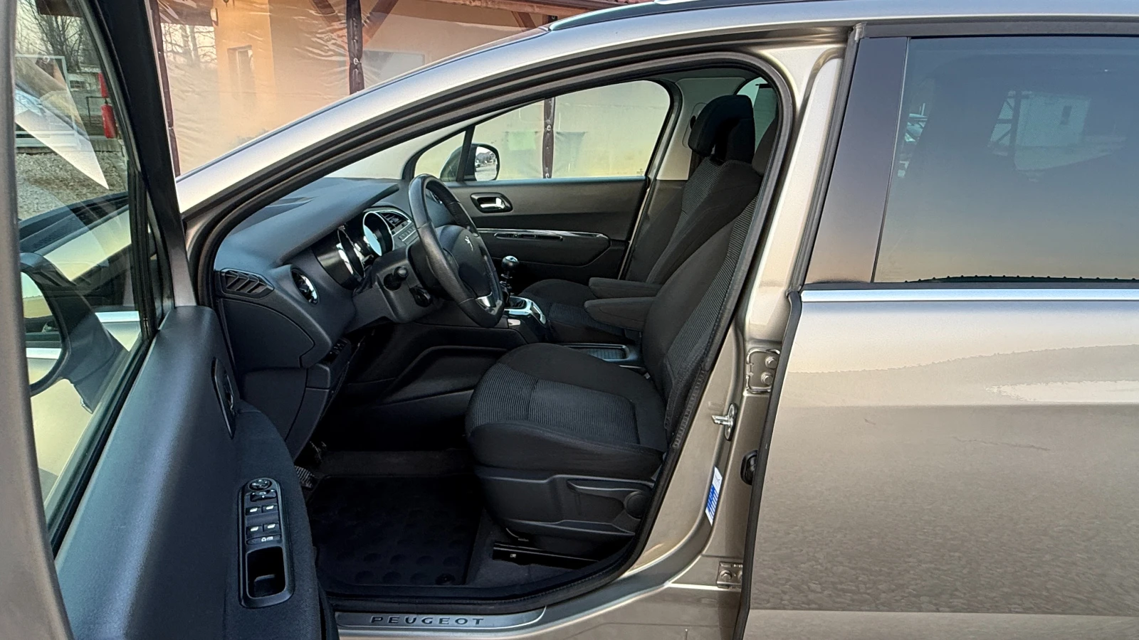 Peugeot 5008 2.0HDI/150кс/187000km/ПАНОРАМА/ВНОС ИТАЛИЯ, снимка 13 - Автомобили и джипове - 53742157