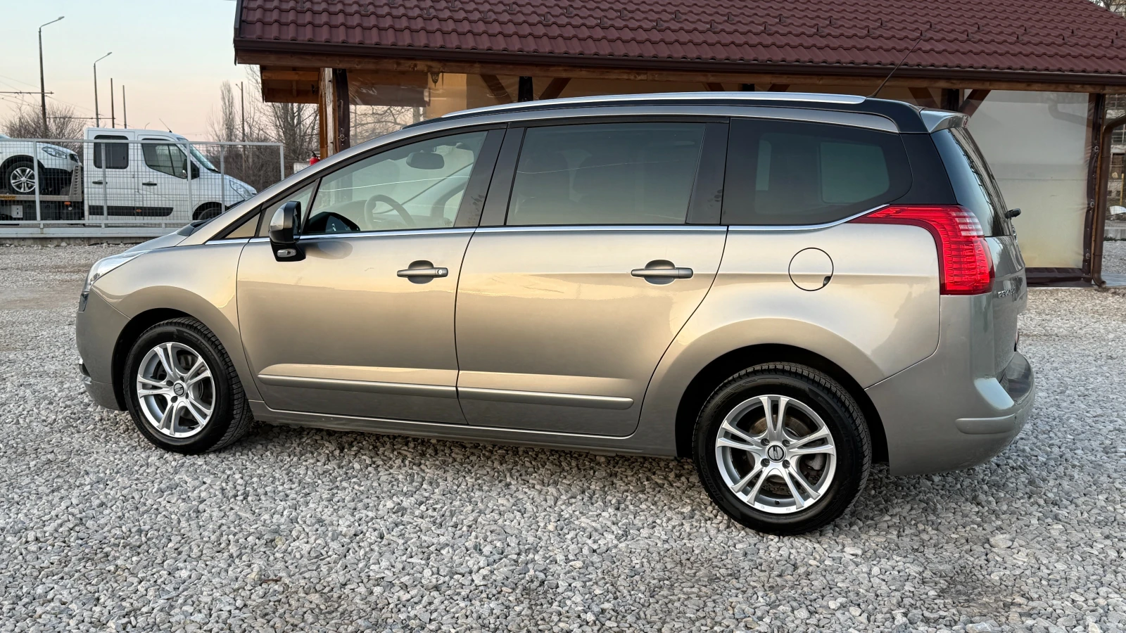 Peugeot 5008 2.0HDI/150кс/187000km/ПАНОРАМА/ВНОС ИТАЛИЯ, снимка 6 - Автомобили и джипове - 53742157