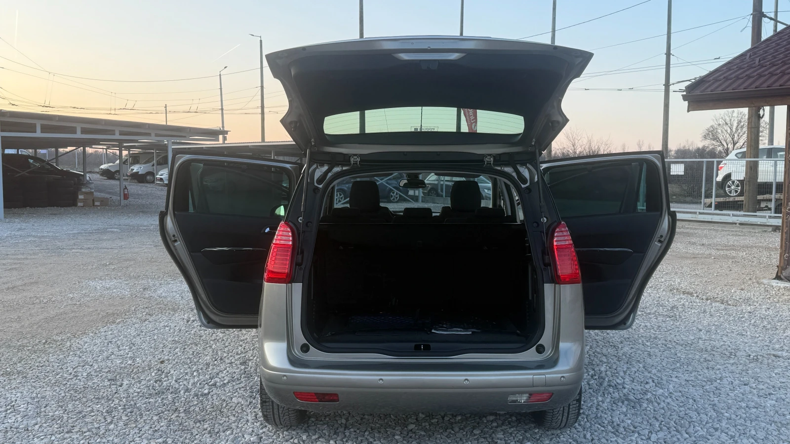 Peugeot 5008 2.0HDI/150кс/187000km/ПАНОРАМА/ВНОС ИТАЛИЯ, снимка 9 - Автомобили и джипове - 53742157