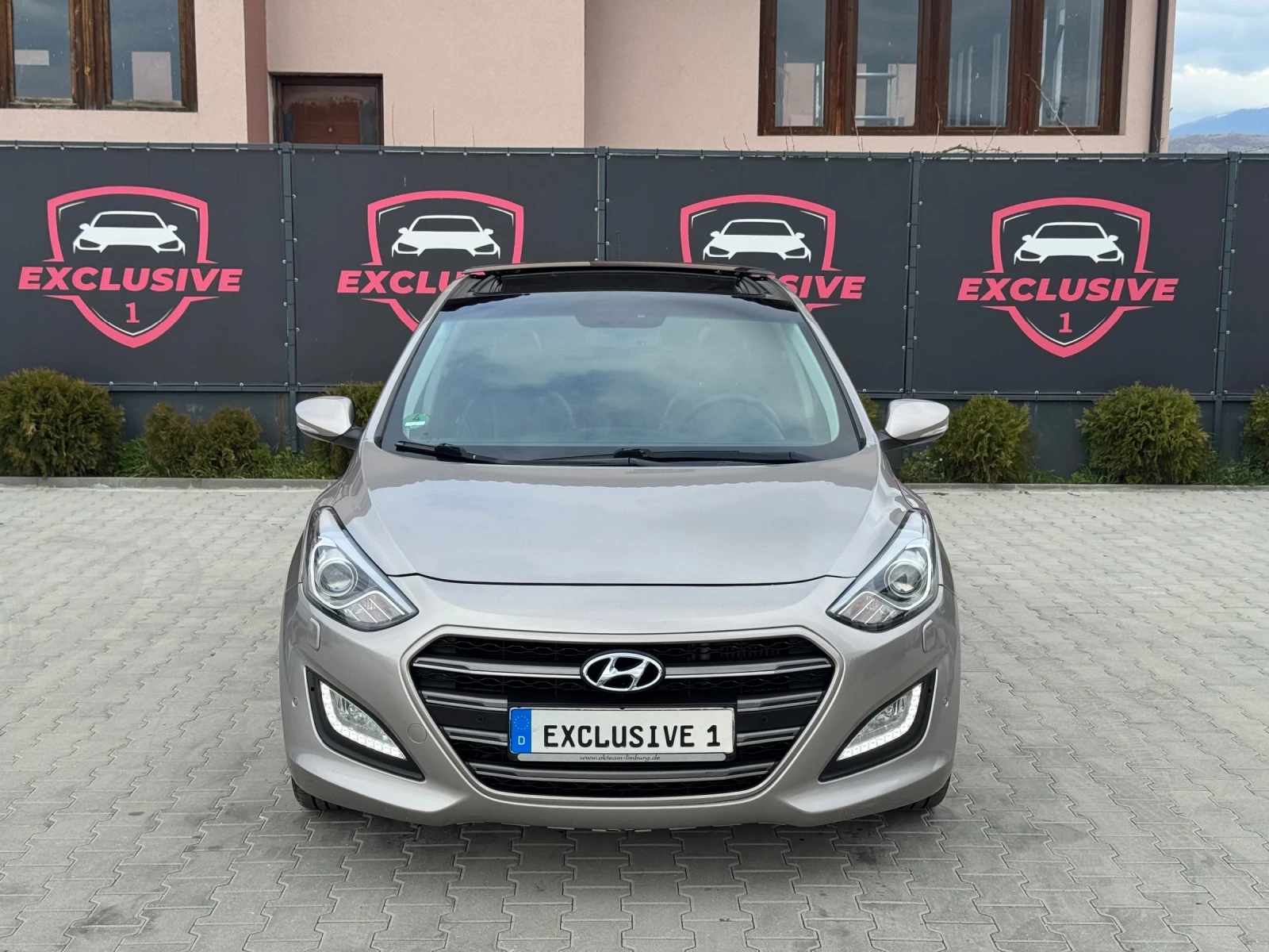 Hyundai I30 1.6CRDI AVTOMAT PANORAMA, снимка 8 - Автомобили и джипове - 53965913