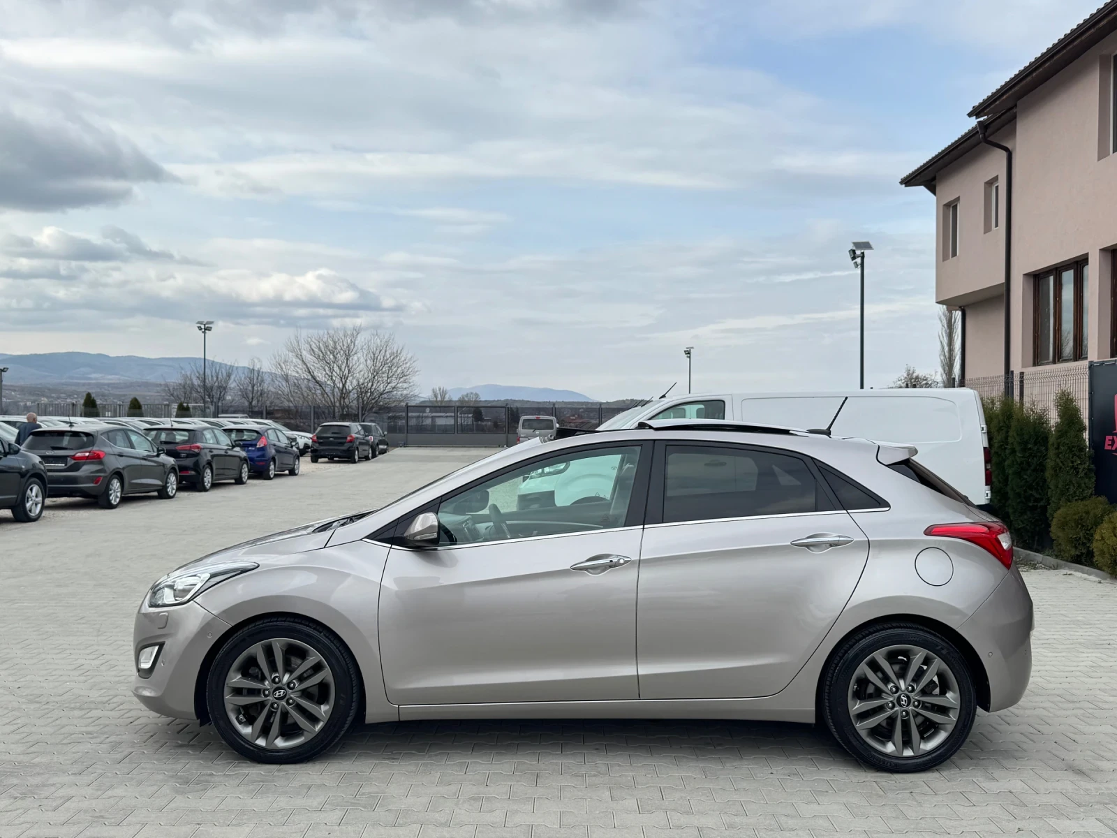 Hyundai I30 1.6CRDI AVTOMAT PANORAMA, снимка 2 - Автомобили и джипове - 53965913